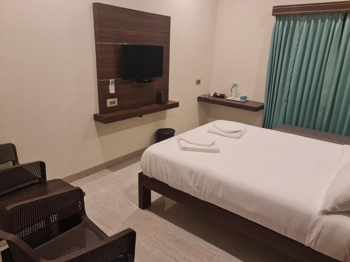 Hotel Minas Manor Tiruchirappalli Exterior foto